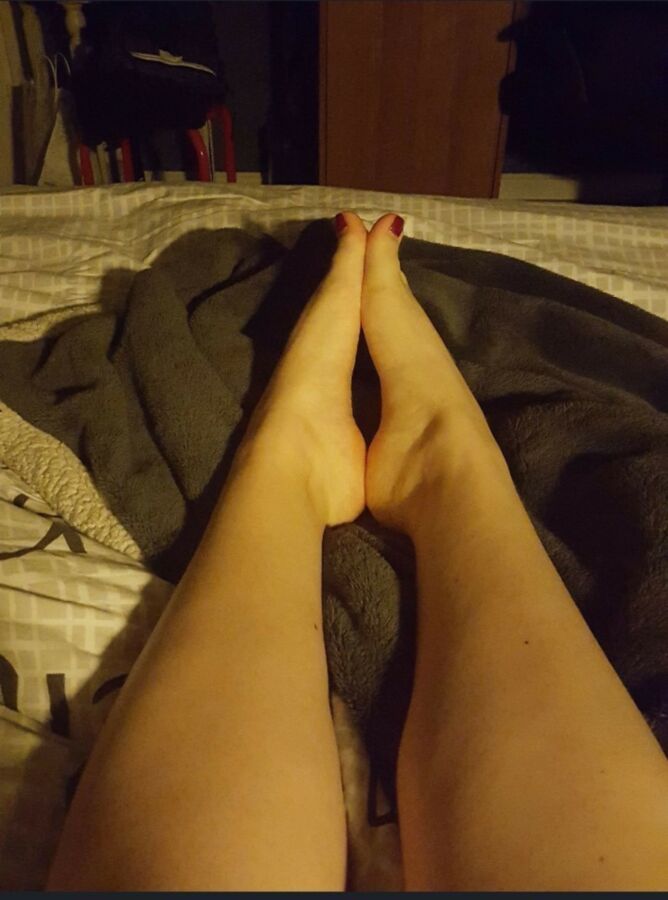 Free porn pics of Elise feet gallery 1 of 7 pics