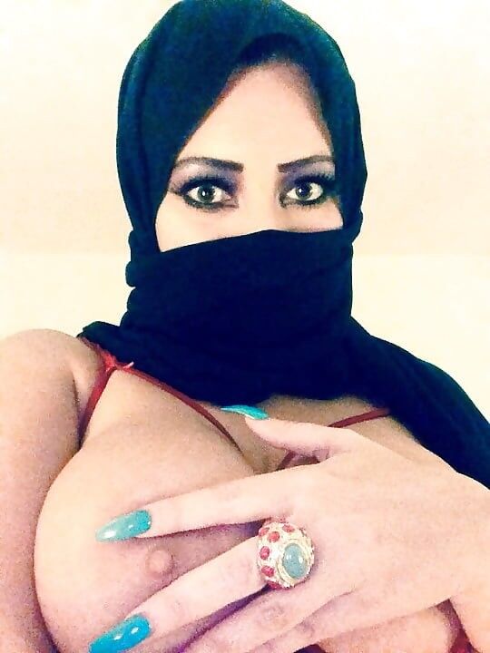 Free porn pics of MUSLIM BITCHES! 16 of 30 pics