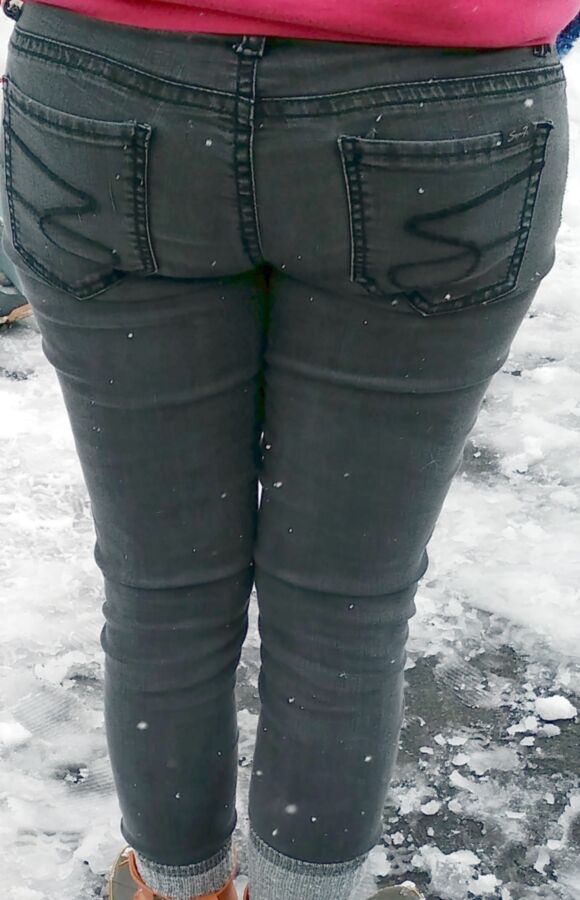 Free porn pics of jeans in snow 8 of 9 pics