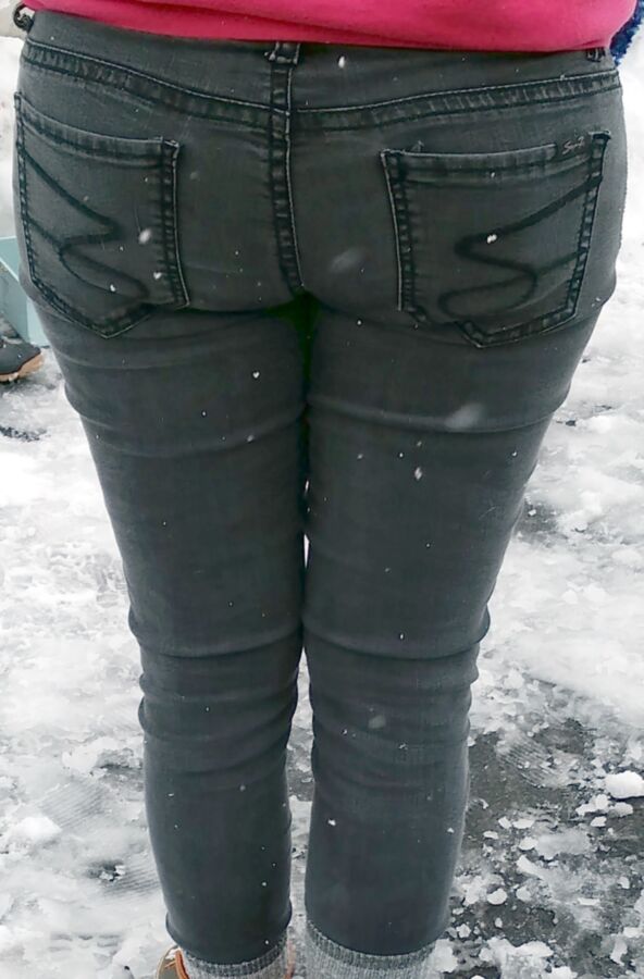 Free porn pics of jeans in snow 7 of 9 pics