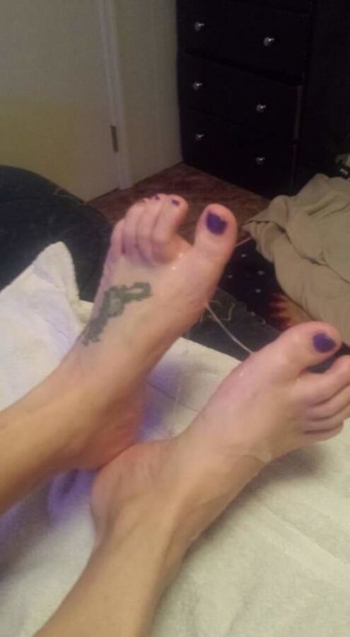 Free porn pics of Feet I love to smell or lick 5 of 7 pics