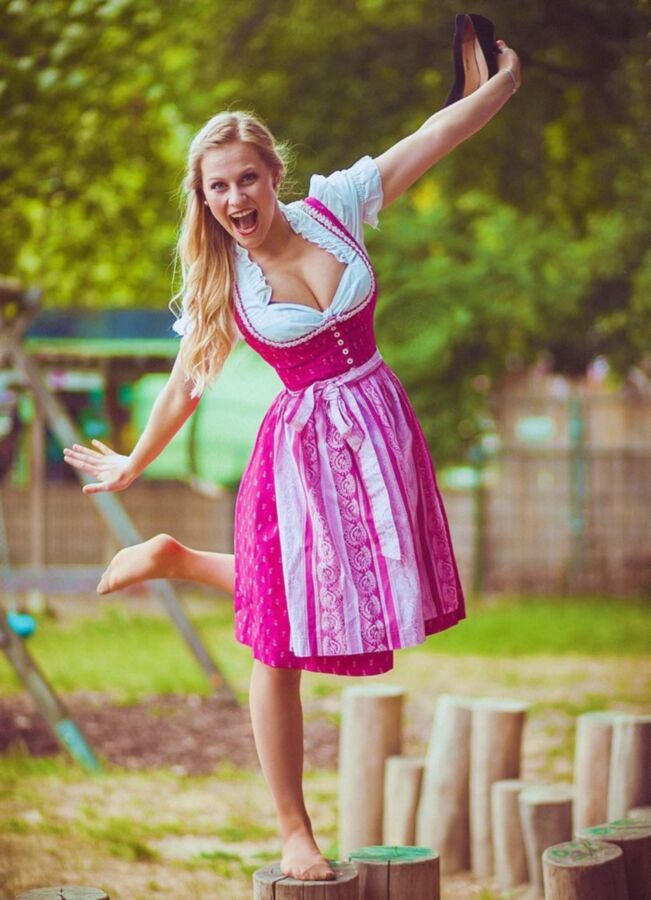 Free porn pics of Fesche Madln im Dirndl zum Einundsiebzigst`n 9 of 100 pics