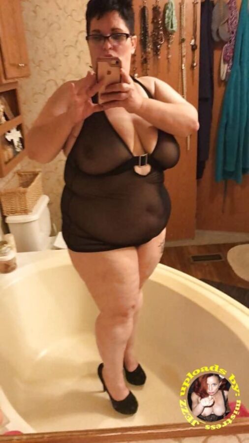 Free porn pics of fat whore Donna 18 of 31 pics