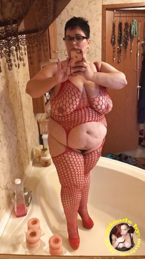 Free porn pics of fat whore Donna 9 of 31 pics