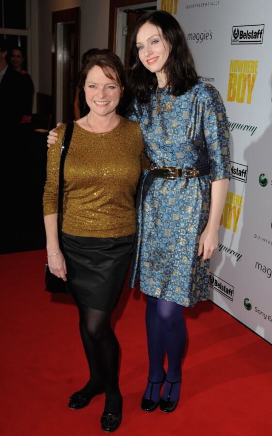 Free porn pics of Sophie Ellis-Bextor UK Singer in Tights and Her Mum 7 of 9 pics