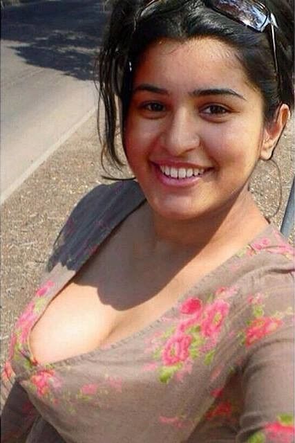 Free porn pics of Mast Pakistani Booby Aunty - Bhabhi hoto aysi!!!! - BIG PLUMP BO 1 of 21 pics