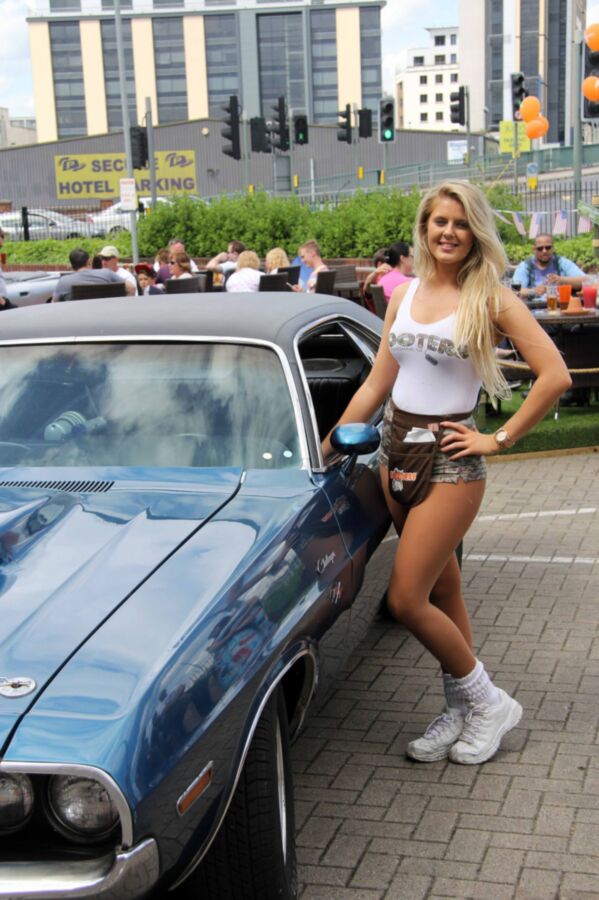 Free porn pics of Hooters girls car show 10 of 173 pics