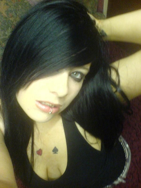 Free porn pics of Emo girlfriend with amazing eyes... 2 of 6 pics