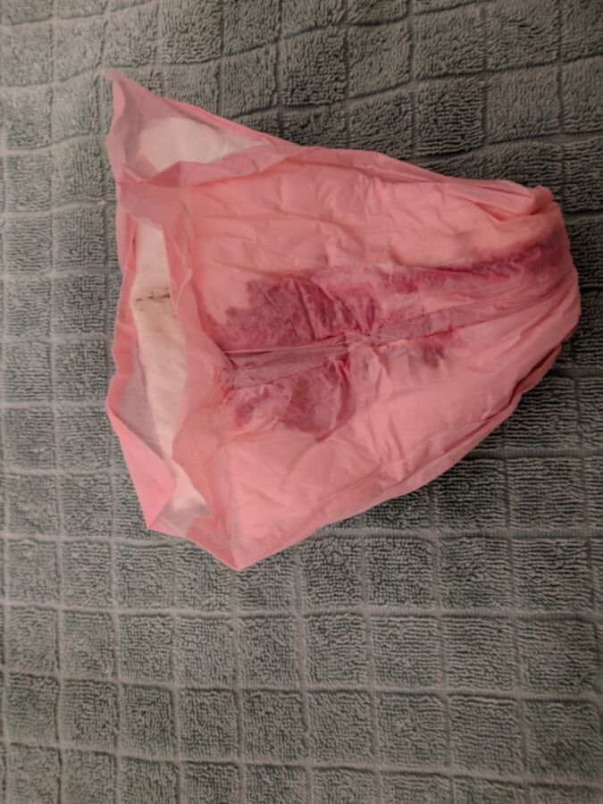 Free porn pics of giant bloody pad of wifes period 4 of 5 pics