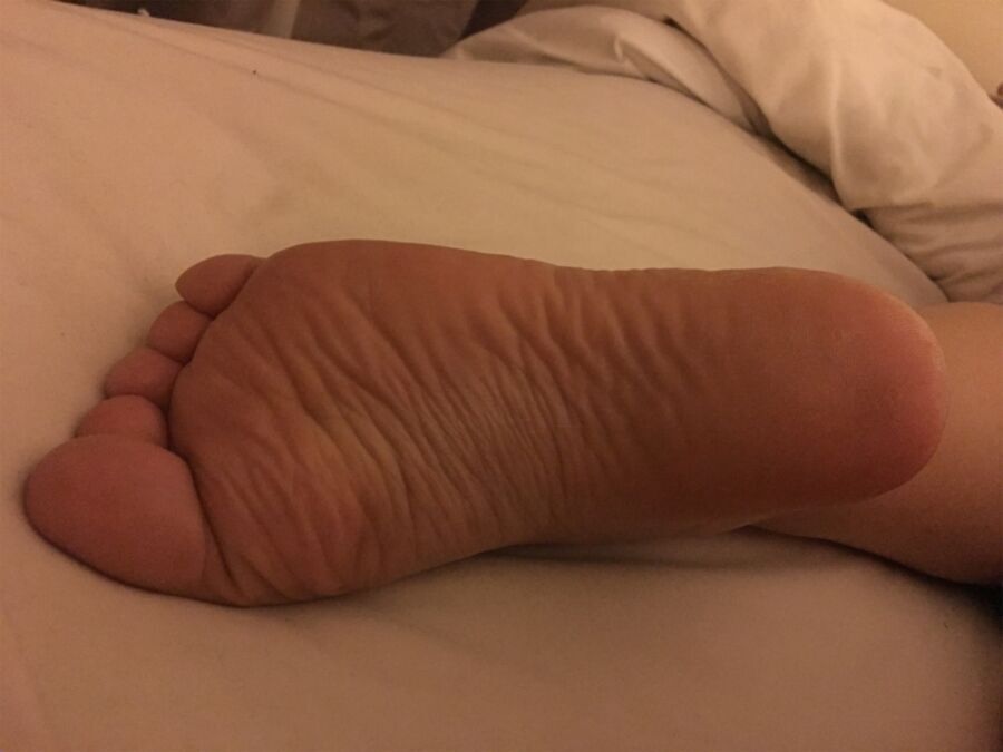 Free porn pics of Wife feet and ass 5 of 6 pics