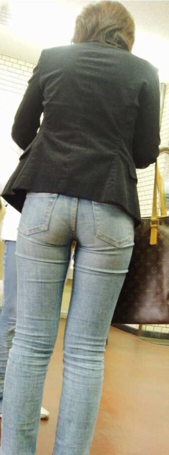 Free porn pics of Fap favs: voyeur Asian jeans ass 6 of 40 pics