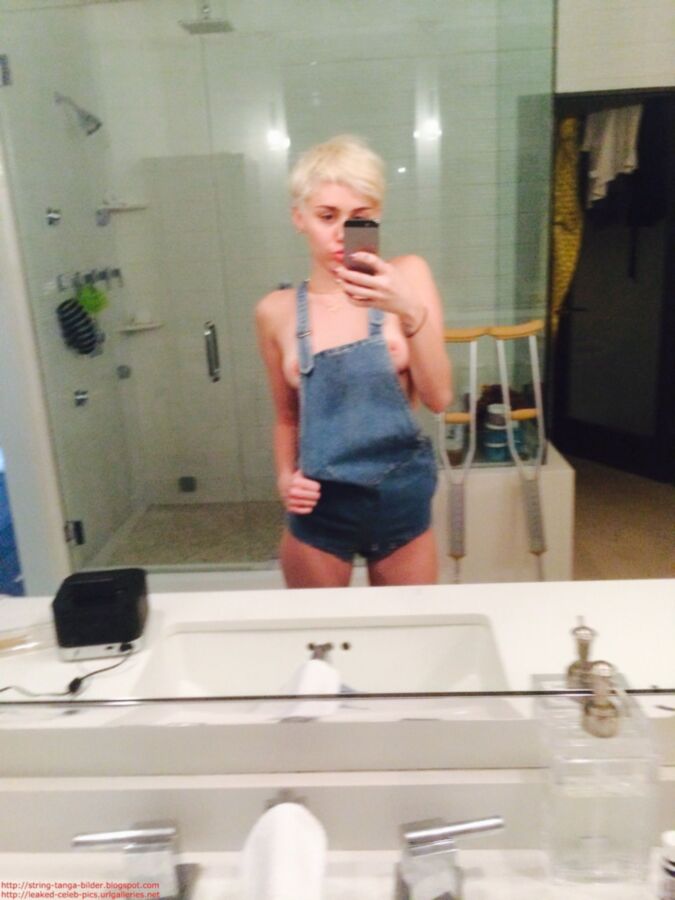 Free porn pics of Miley Cyrus leaked nude pictures 10 of 23 pics