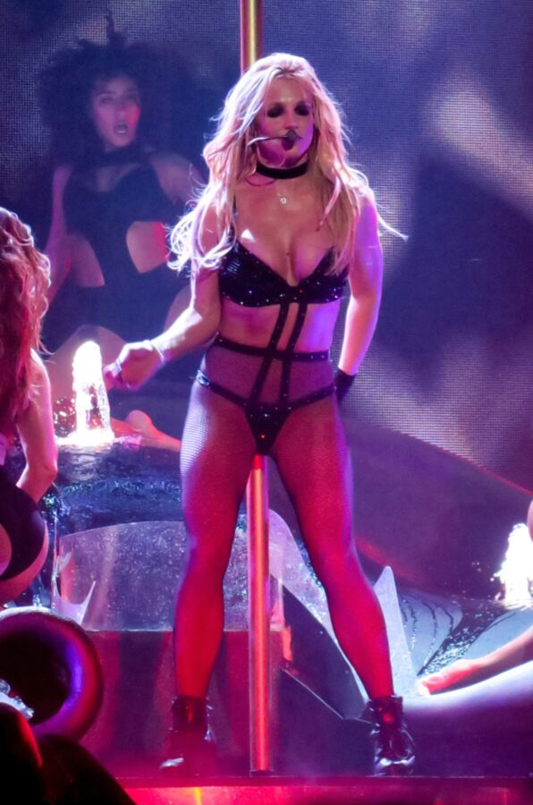 Free porn pics of Britney Spears sexy pics of her show in Las Vegas 4 of 26 pics