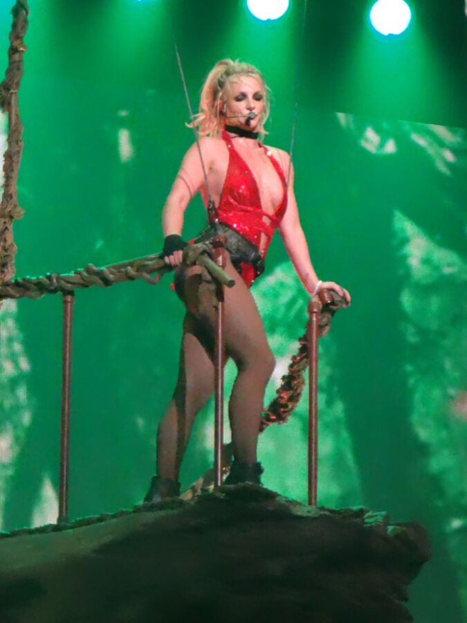 Free porn pics of Britney Spears sexy pics of her show in Las Vegas 10 of 26 pics