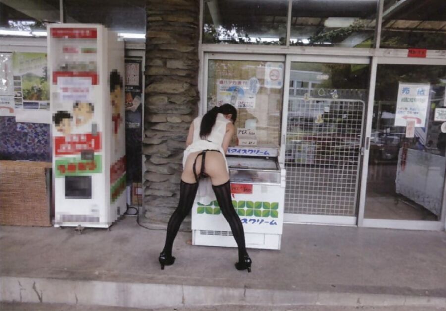 Free porn pics of Asians nude in public 18 of 120 pics