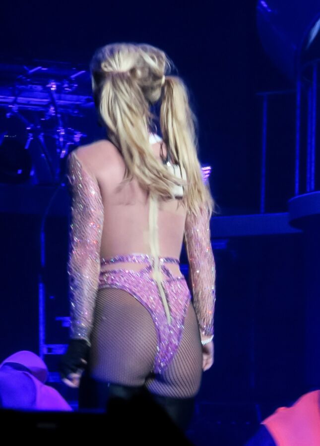 Free porn pics of Britney Spears sexy pics of her show in Las Vegas 23 of 26 pics
