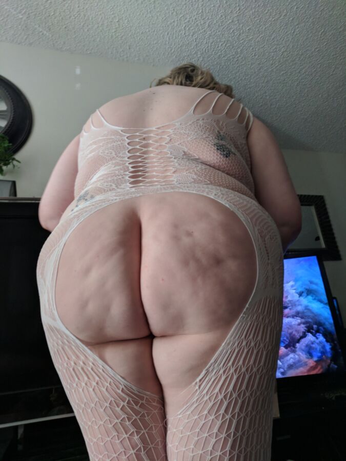 Free porn pics of My plump booty 6 of 10 pics