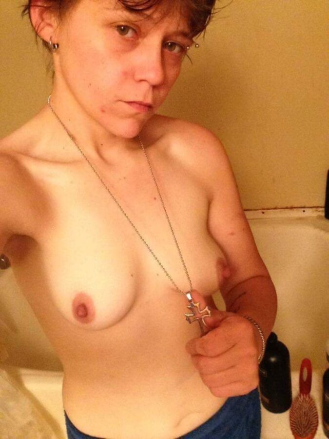 Free porn pics of Dyke me and my BF got with that loved sending pics.. 8 of 17 pics