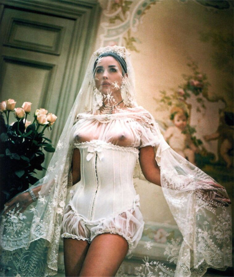 Free porn pics of MONICA   BELLUCCI she is stunning 12 of 83 pics