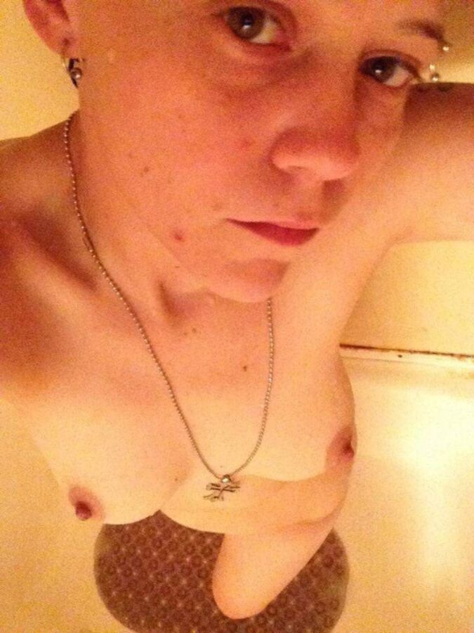 Free porn pics of Dyke me and my BF got with that loved sending pics.. 13 of 17 pics