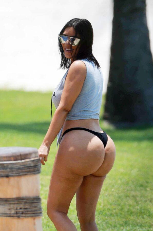 Free porn pics of Kim Kardashian show us her sexy big ass 9 of 22 pics