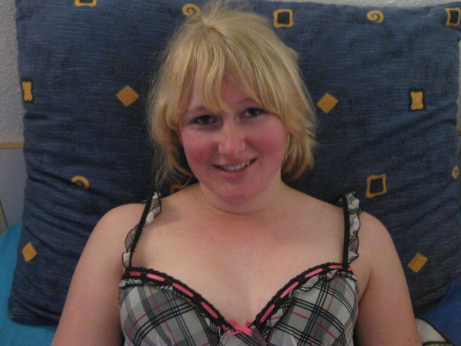 Free porn pics of Sexy chubby wife posing 18 of 38 pics