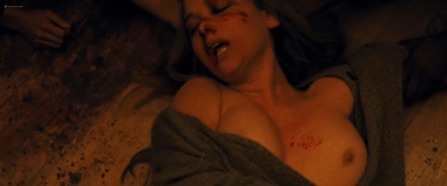 Free porn pics of Jennifer Lawrence topless 4 of 5 pics
