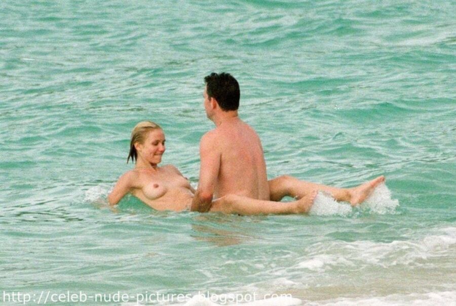 Free porn pics of Cameron Diaz topless @ the beach 6 of 6 pics