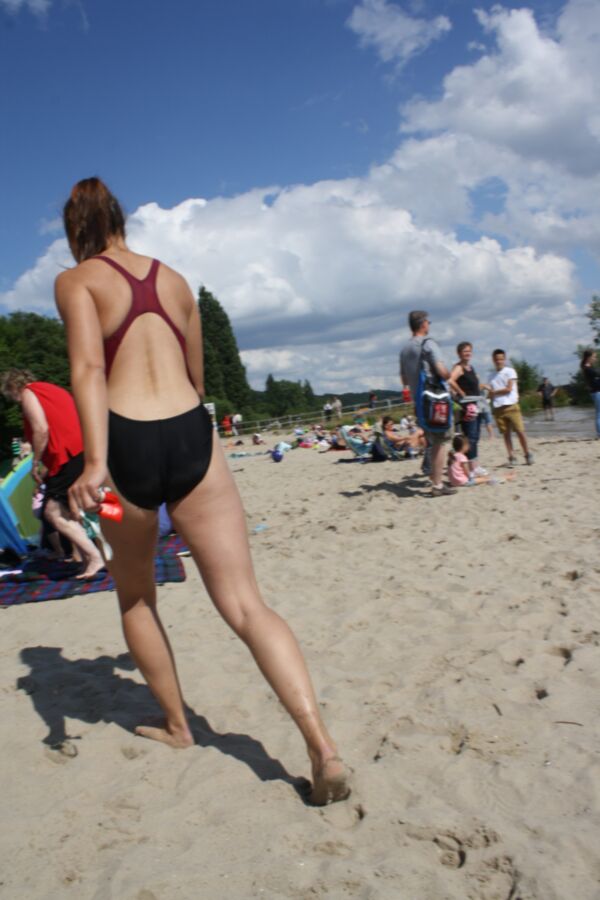 Free porn pics of Beach asses - Ärsche am Strand 5 of 8 pics