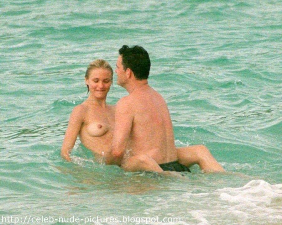Free porn pics of Cameron Diaz topless @ the beach 5 of 6 pics