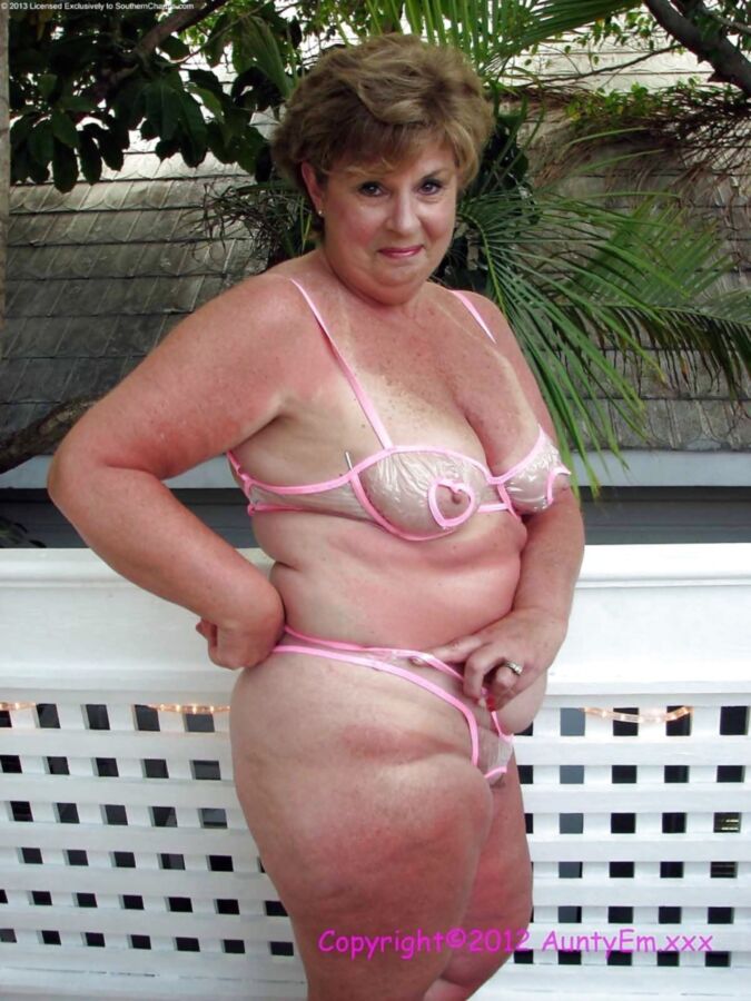 Transen Granny Bikini Kuessen