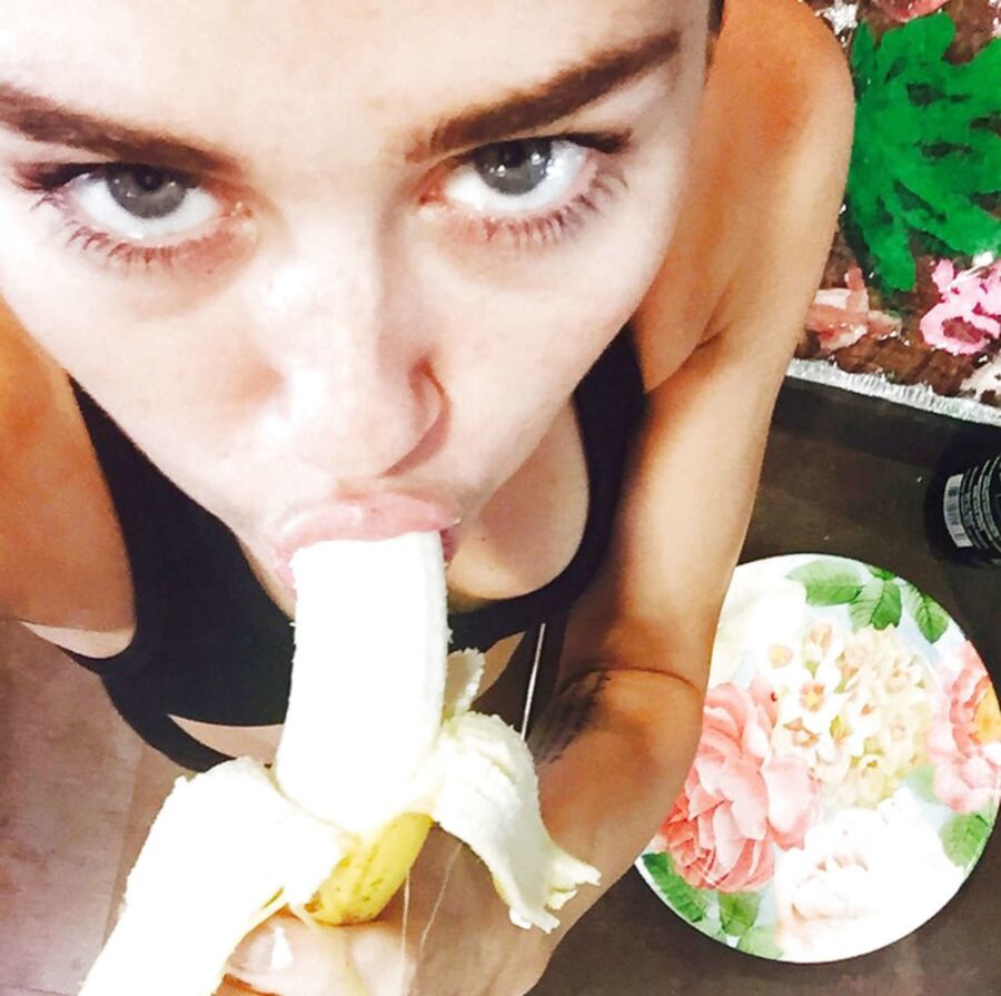 Free porn pics of Celebrity Collection - Miley Cyrus 22 of 101 pics