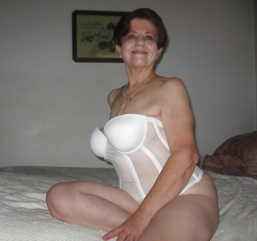 Free porn pics of Granny Renate 1 of 100 pics