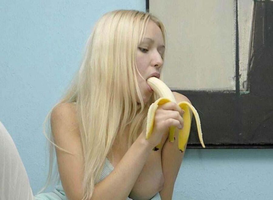 Free porn pics of banana for hungry holes  3 of 12 pics