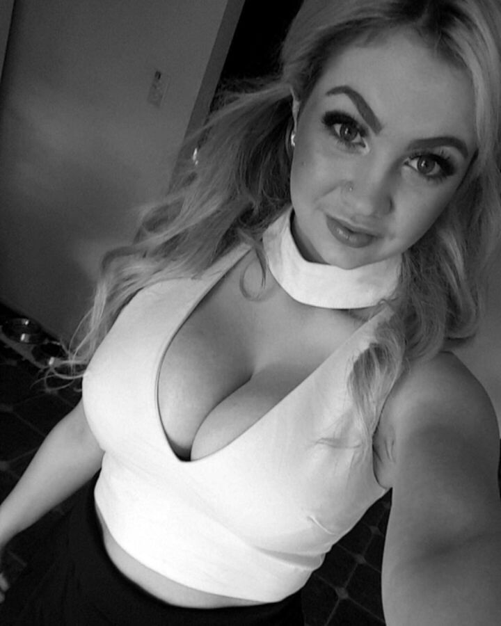 Free porn pics of @jasmine_wanke Big tits boobs CLEAVAGE GODDESS Wank File 12 of 60 pics