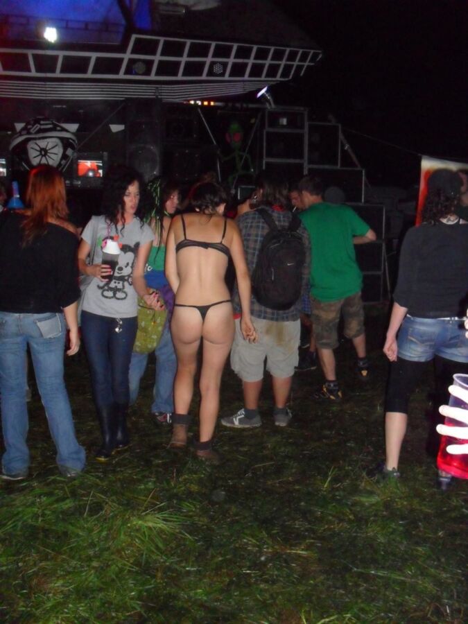 Free porn pics of Drunk girl at festival 8 of 8 pics