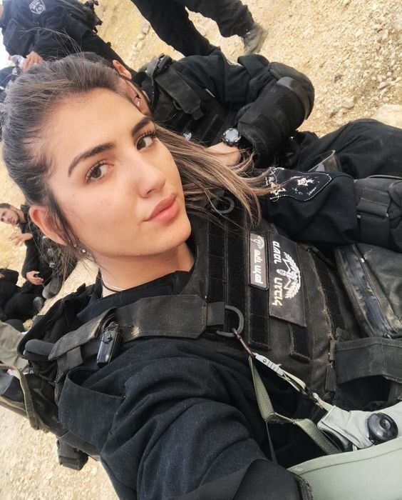 Free porn pics of Police and military women 4 of 19 pics