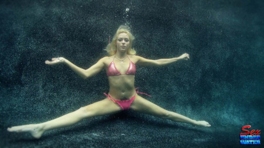 Free porn pics of Under Water 11 of 49 pics