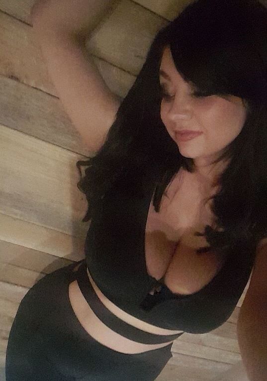 Free porn pics of @jasmine_wanke Big tits boobs CLEAVAGE GODDESS Wank File 14 of 60 pics