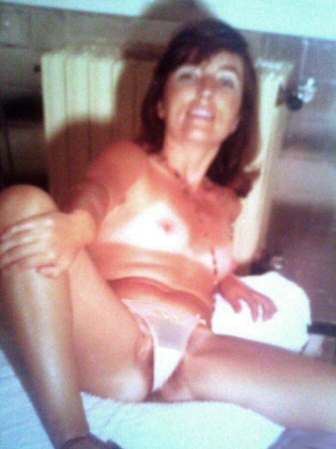 Free porn pics of HAIRY AMATEUR VINTAGE BUT DISTORTED 2 of 31 pics