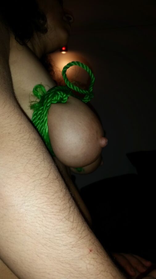 Free porn pics of a little bondage for the Snuffwhore 6 of 7 pics