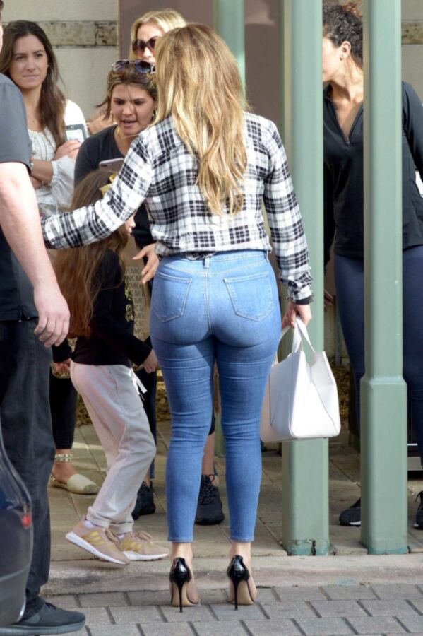 Free porn pics of Jennifer Lopez incredible ass in tight jeans 1 of 11 pics