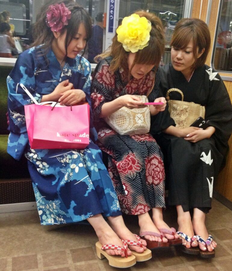 Free porn pics of Kimono - Yukata with barefoot Geta sandals (nn) 1 of 30 pics