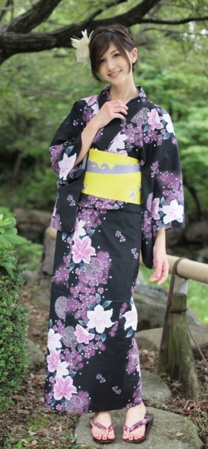 Free porn pics of Kimono - Yukata with barefoot Geta sandals (nn) 7 of 30 pics