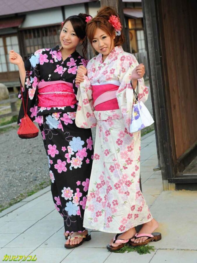 Free porn pics of Kimono - Yukata with barefoot Geta sandals (nn) 3 of 30 pics
