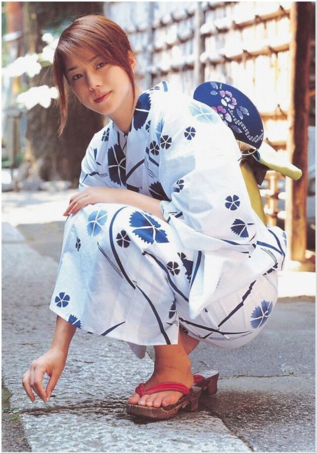 Free porn pics of Kimono - Yukata with barefoot Geta sandals (nn) 11 of 30 pics