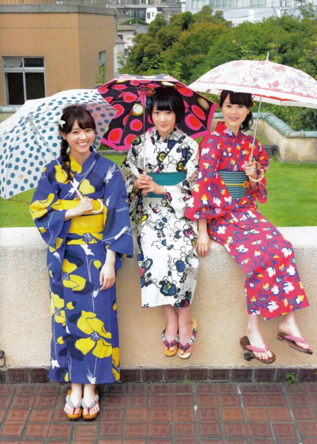 Free porn pics of Kimono - Yukata with barefoot Geta sandals (nn) 6 of 30 pics