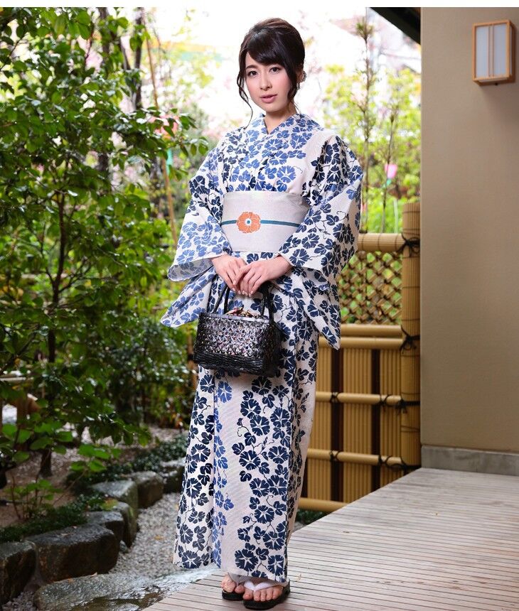 Free porn pics of Kimono - Yukata with barefoot Geta sandals (nn) 12 of 30 pics