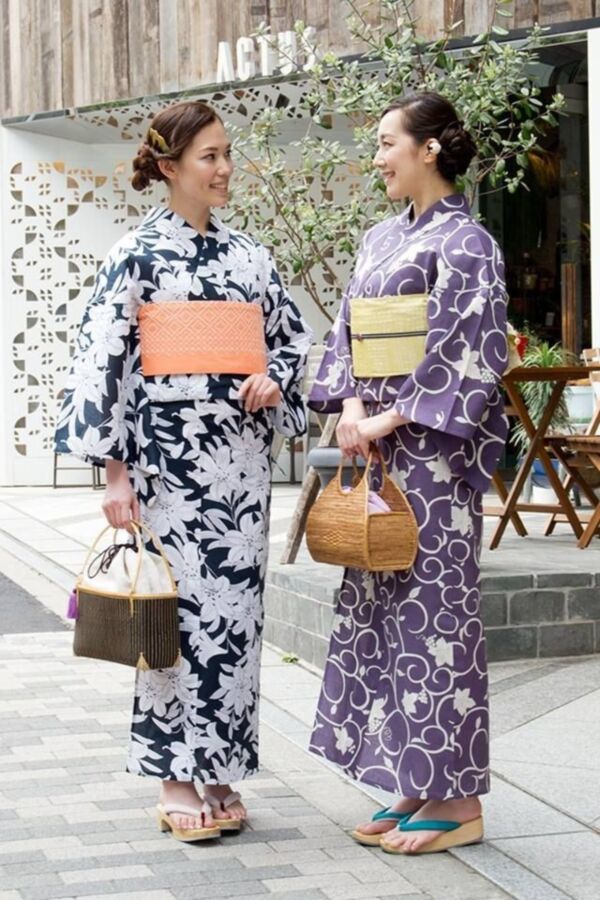 Free porn pics of Kimono - Yukata with barefoot Geta sandals (nn) 15 of 30 pics