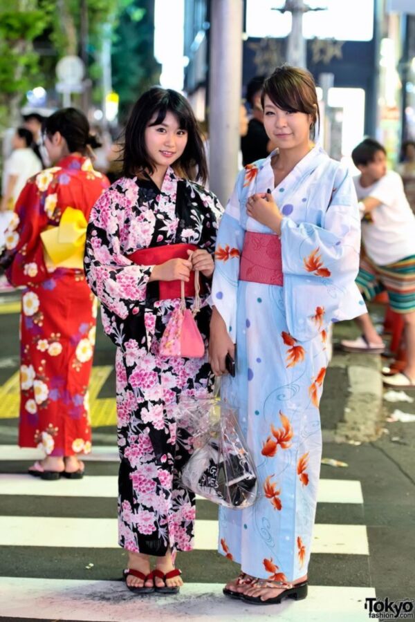 Free porn pics of Kimono - Yukata with barefoot Geta sandals (nn) 8 of 30 pics
